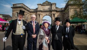 Local actors dressed in victorian costumes in front of Birkenhead Park Grand Entrance